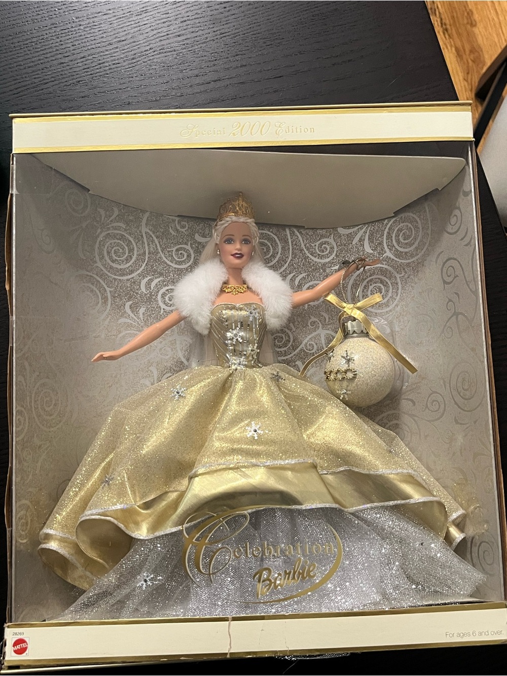 2000 Golden Celebration Barbie. RARE FIND SPECIAL EDITION. VINTAGE COLLECTION